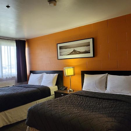 Roadking Inns Motel YYC Exteriör bild