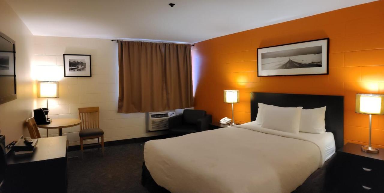 Roadking Inns Motel YYC Exteriör bild