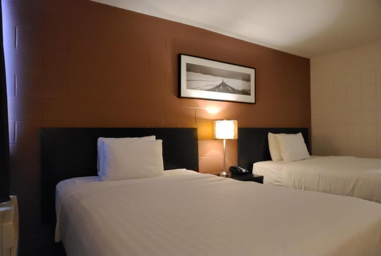 Roadking Inns Motel YYC Exteriör bild