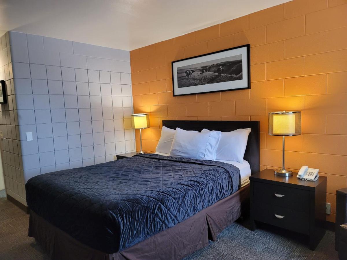 Roadking Inns Motel YYC Exteriör bild